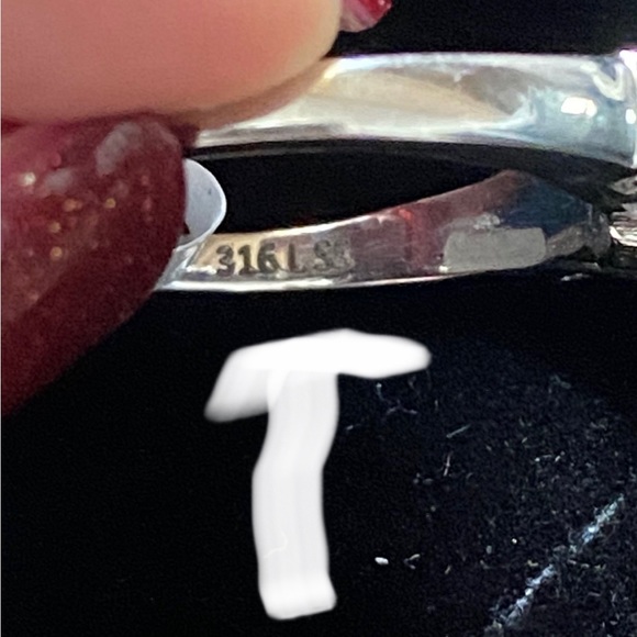 Genuine Amethyst 3 stone ring - Picture 3 of 6